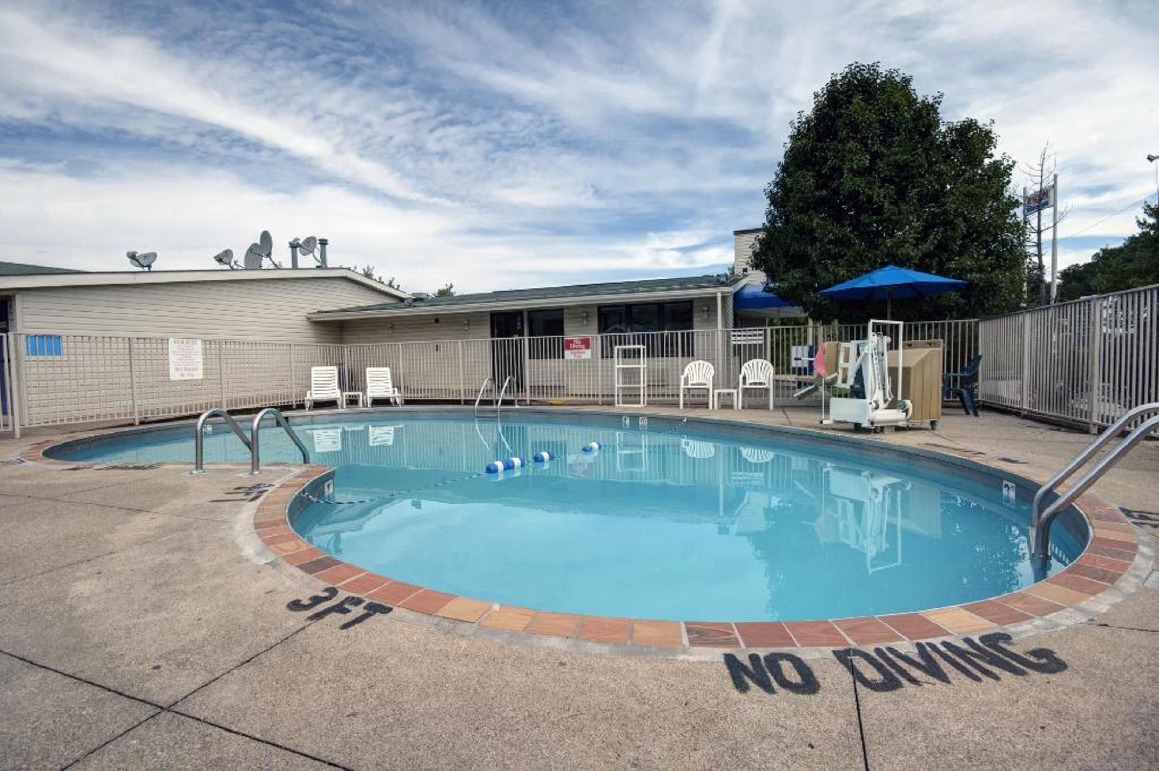 Motel 6 Cross Lanes, Wv Goff Mountain Rd Exterior photo
