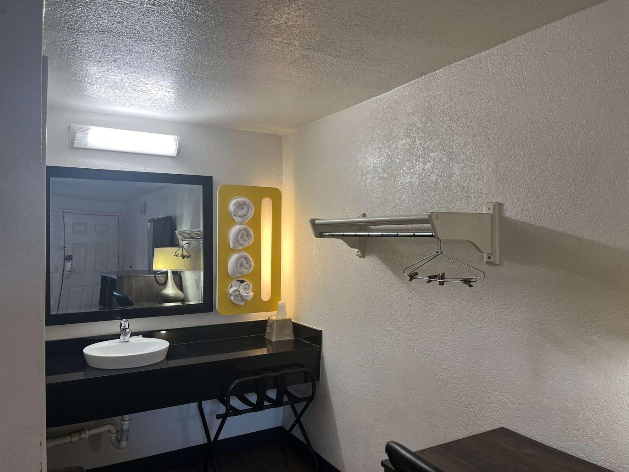 Motel 6 Cross Lanes, Wv Goff Mountain Rd Exterior photo
