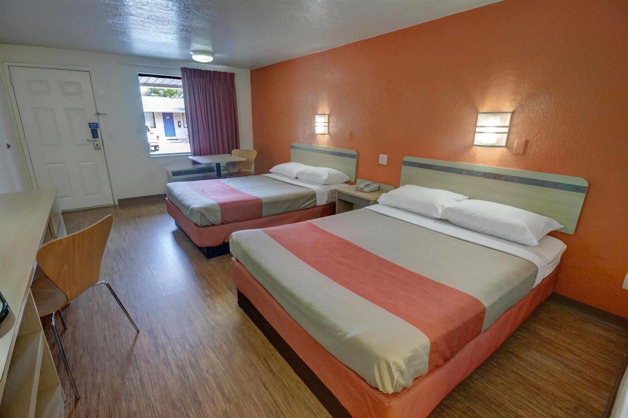 Motel 6 Cross Lanes, Wv Goff Mountain Rd Exterior photo